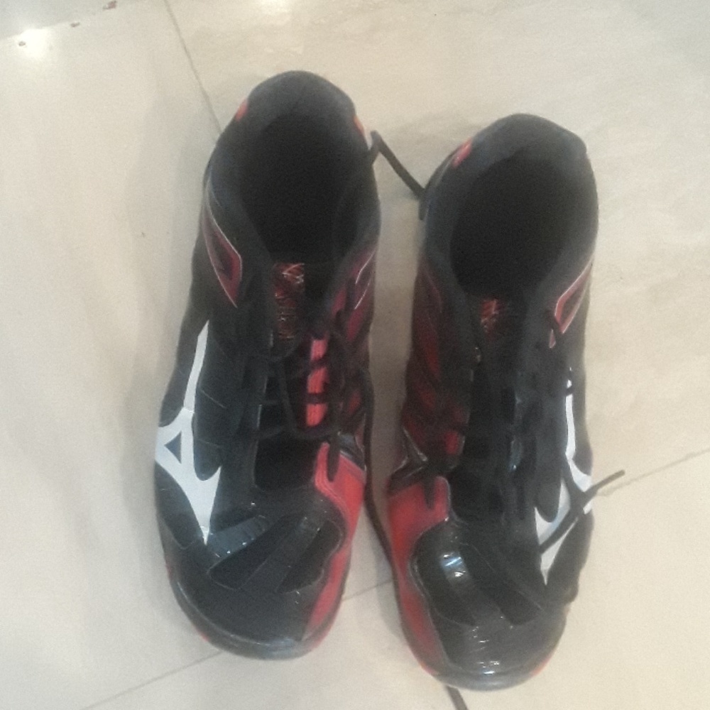 Mizuno volleyball sneakers